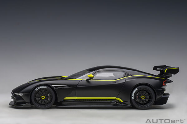 ASTON MARTIN VULCAN (MATT BLACK W/LIME GREEN STRIPES) - Imagen 6