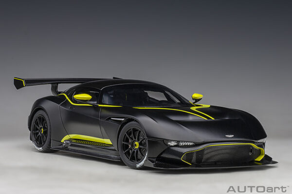 ASTON MARTIN VULCAN (MATT BLACK W/LIME GREEN STRIPES) - Imagen 16