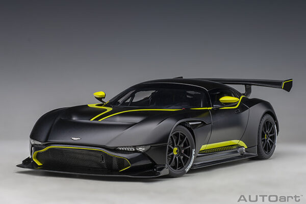 ASTON MARTIN VULCAN (MATT BLACK W/LIME GREEN STRIPES) - Imagen 15