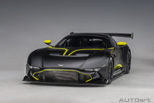 ASTON MARTIN VULCAN (MATT BLACK W/LIME GREEN STRIPES) - Imagen 17