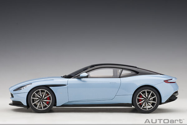ASTON MARTIN DB11 (FROSTED GLASS BLUE ) - Imagen 7