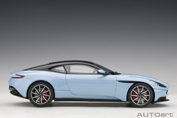 ASTON MARTIN DB11 (FROSTED GLASS BLUE ) - Imagen 8