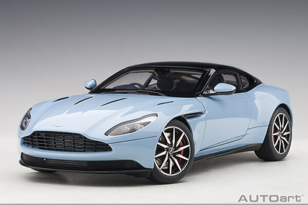 ASTON MARTIN DB11 (FROSTED GLASS BLUE ) - Imagen 17