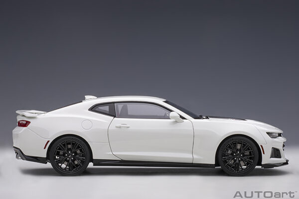 CHEVROLET CAMARO ZL1 2017 (SUMMIT W1HITE) - Imagen 8