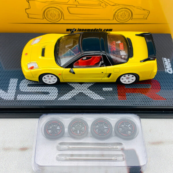HONDA NSX-R (NA2) Rio Yellow Pearll W/ Extra Wheels - Imagen 4