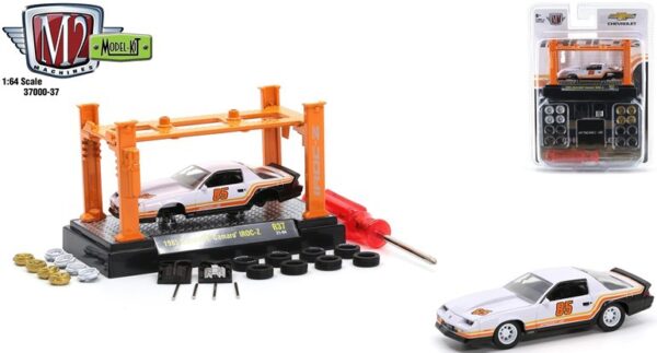 Auto, accesorios y Elevador Model Kit 37 M2 1:64 - Imagen 5