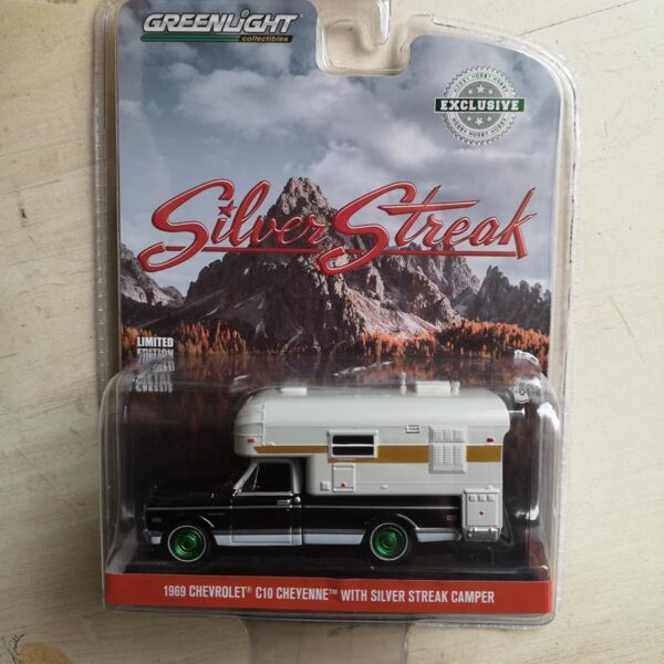 Greenmachine 1969 Chevrolet C10 Cheyenne with Silver Streak Camper - Imagen 2