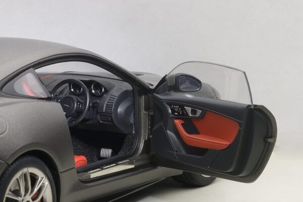 Jaguar F-Type R Coupe Gris Mate 1:18 - Imagen 7