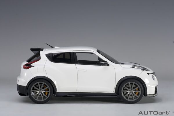 Nissan Juke-R 2.0 R Blanco 1:18 - Imagen 4