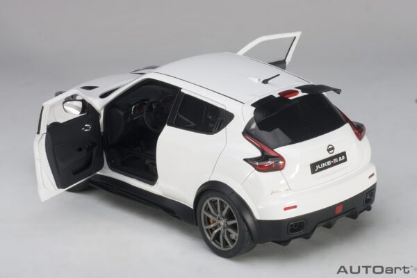 Nissan Juke-R 2.0 R Blanco 1:18 - Imagen 9