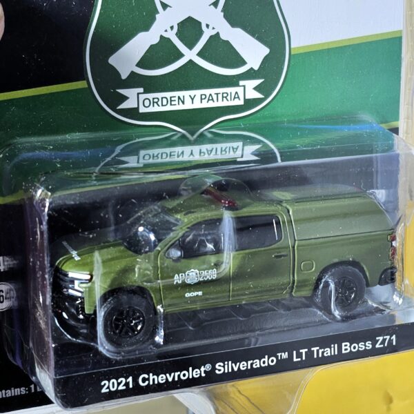 Pack Silverado Gope y Dodge Charger 2006 Carabineros De Chile 1:64 - Imagen 2