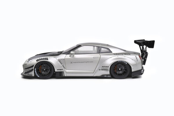 NIssan GT-R (R35) W/ Liberty Walk Body Kit 2.0 Pearl Grey 2020 - Imagen 5