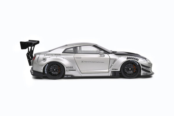 NIssan GT-R (R35) W/ Liberty Walk Body Kit 2.0 Pearl Grey 2020 - Imagen 8