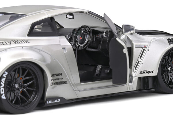 NIssan GT-R (R35) W/ Liberty Walk Body Kit 2.0 Pearl Grey 2020 - Imagen 4