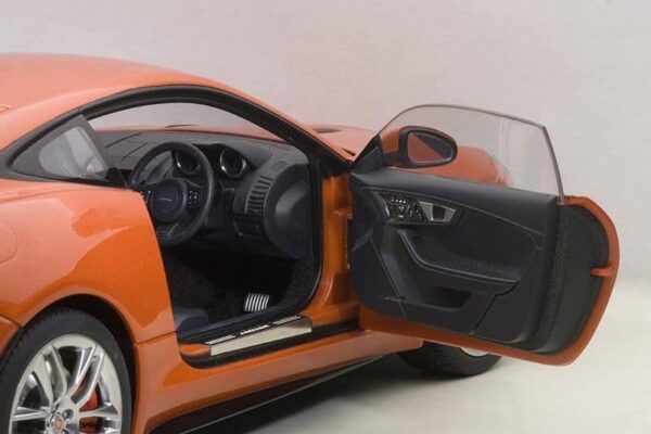 Jaguar F-Type R Coupe Orange 1:18 - Imagen 13