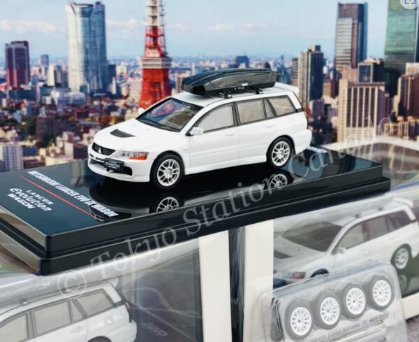 MITSUBISHI LANCER EVOLUTION IX WAGON Con maleta techo y ruedas 1:64