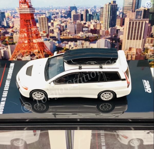 MITSUBISHI LANCER EVOLUTION IX WAGON Con maleta techo y ruedas 1:64 - Imagen 5