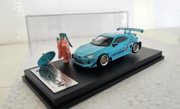 TOYOTA 86 V3 c/ figura Edicion especial artesanal 1:64 - Imagen 5