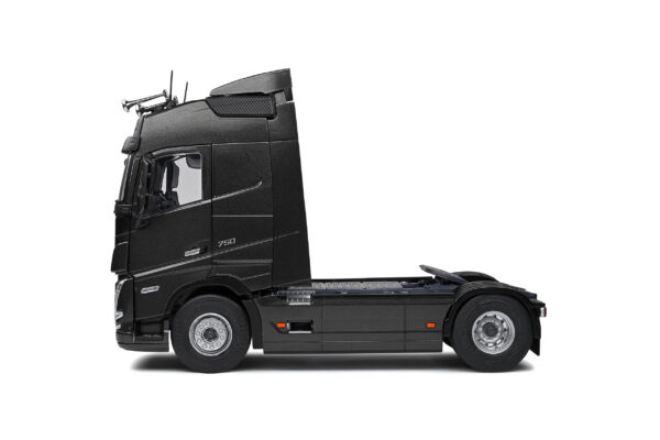 Camion Volvo FH16 Globetrotter XL Black Metallic 1:24 - Imagen 8