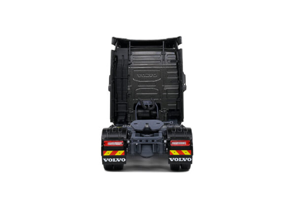Camion Volvo FH16 Globetrotter XL Black Metallic 1:24 - Imagen 7